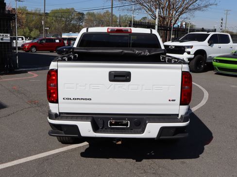 Used 2022 Chevrolet Colorado LT w/ Safety Package image 9
