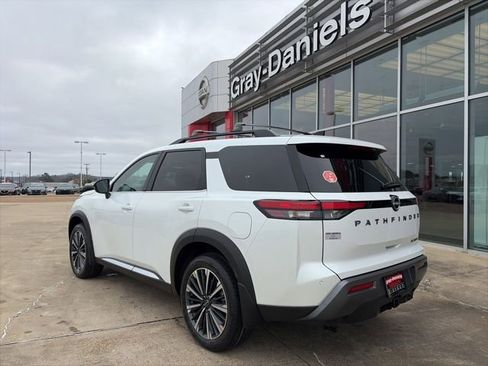 New 2026 Nissan Pathfinder Platinum image 2