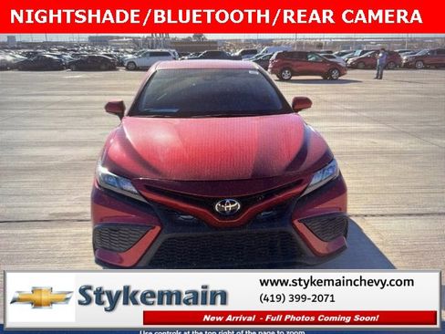 Used 2022 Toyota Camry SE w/ Convenience Package image 2