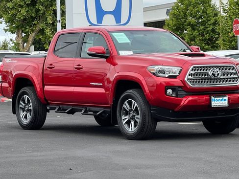 Used 2017 Toyota Tacoma TRD Sport w/ Tow Package RWD image 6