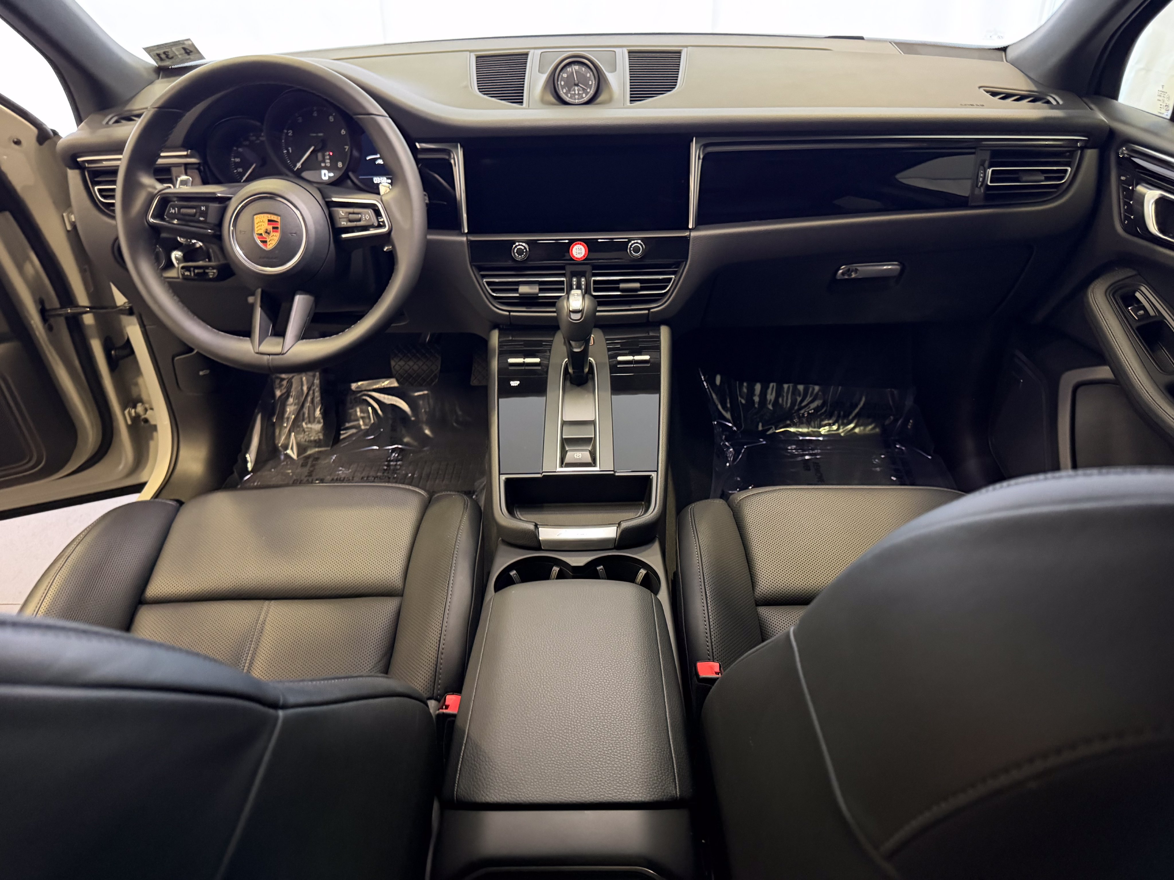 Certified 2026 Porsche Macan AWD/4WD image 17