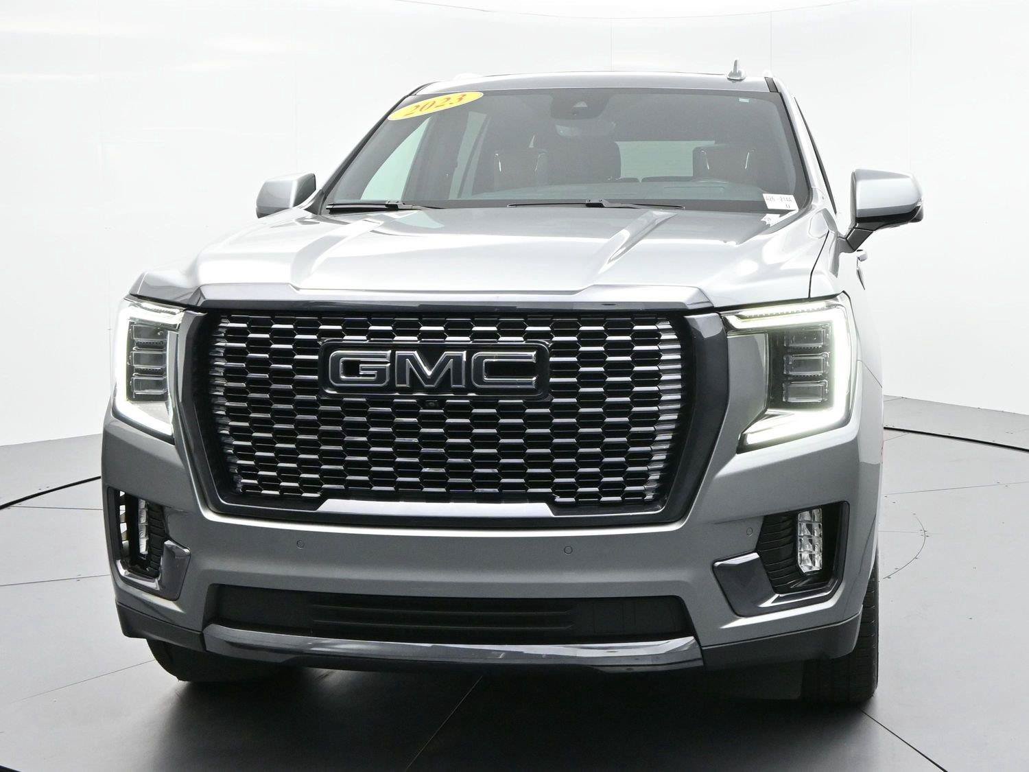 Used 2023 GMC Yukon Denali Ultimate AWD/4WD image 3
