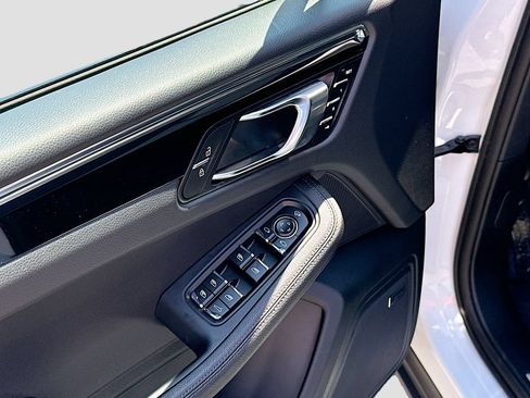 Certified 2025 Porsche Macan S AWD/4WD image 20