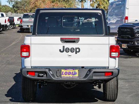 New 2025 Jeep Gladiator Sport image 3