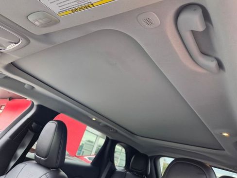 Used 2020 Jeep Cherokee Limited image 20