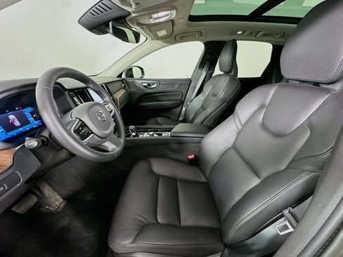 Used 2023 Volvo XC60 B5 Plus AWD/4WD image 33