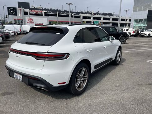 Used 2023 Porsche Macan AWD/4WD image 3