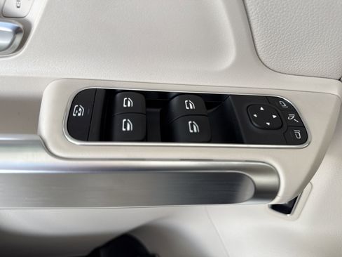 New 2026 Mercedes-Benz GLB 250 image 17