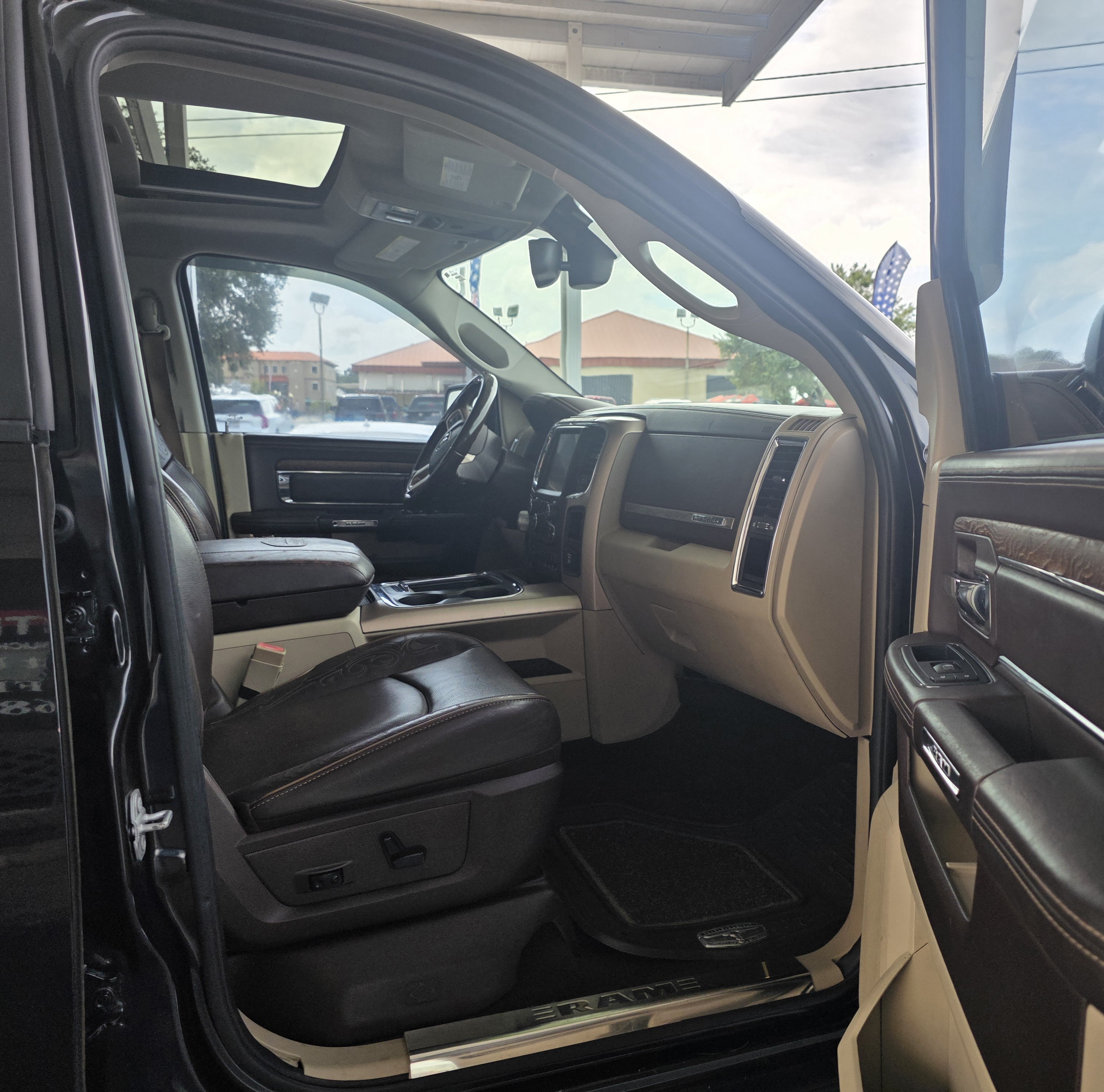 Used 2016 RAM 1500 Laramie Longhorn w/ Convenience Group AWD/4WD image 31