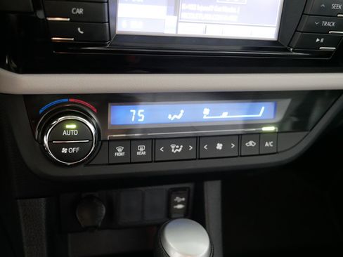 Used 2016 Toyota Corolla LE FWD image 23