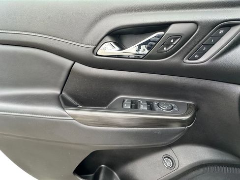 Used 2023 GMC Acadia SLT w/ Preferred Package image 11