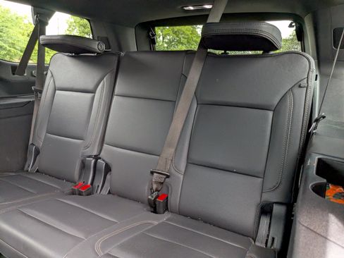 Used 2025 Chevrolet Suburban High Country AWD/4WD image 9