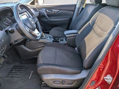 Used 2019 Nissan Rogue SV image 14