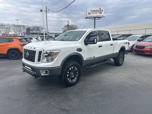 Used 2017 Nissan Titan PRO-4X w/ Pro-4x Convenience Package image 5
