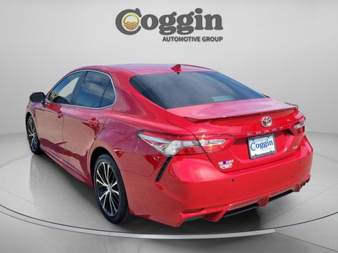 Used 2019 Toyota Camry SE w/ Convenience Package image 2