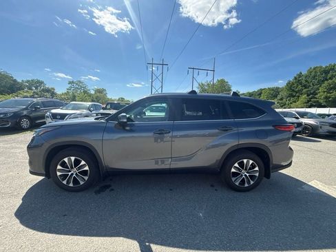 Used 2023 Toyota Highlander XLE AWD/4WD image 8