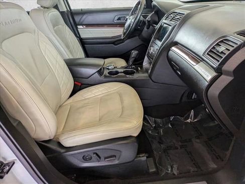 Used 2019 Ford Explorer Platinum image 23