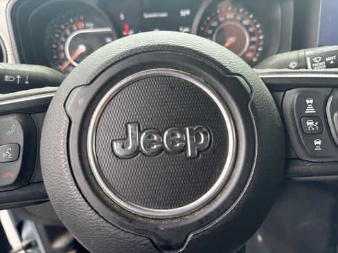 Used 2024 Jeep Gladiator Sport image 31