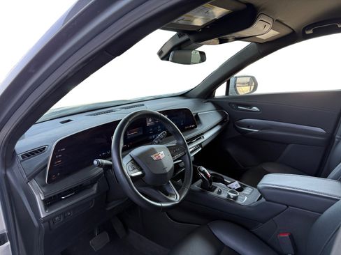 Used 2025 Cadillac XT4 Premium Luxury FWD image 9
