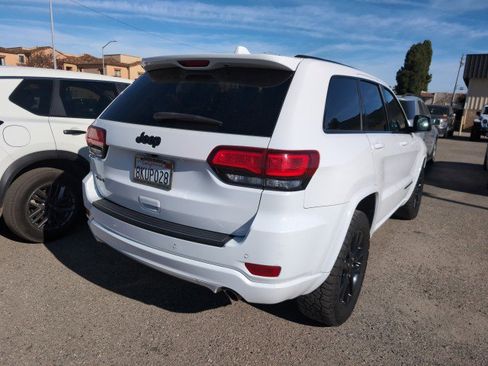 Used 2019 Jeep Grand Cherokee Altitude image 3