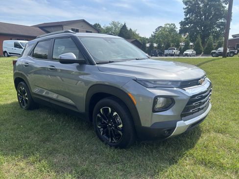 Used 2023 Chevrolet TrailBlazer LT w/ Convenience Package FWD image 5