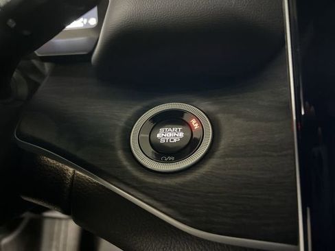 Used 2024 Jeep Grand Cherokee Limited w/ Black Appearance Package image 17