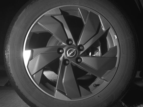 Used 2025 Nissan Rogue SV FWD image 13