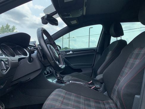 Used 2015 Volkswagen GTI SE FWD image 16