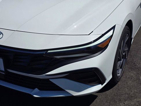 New 2026 Hyundai Elantra Limited FWD image 9
