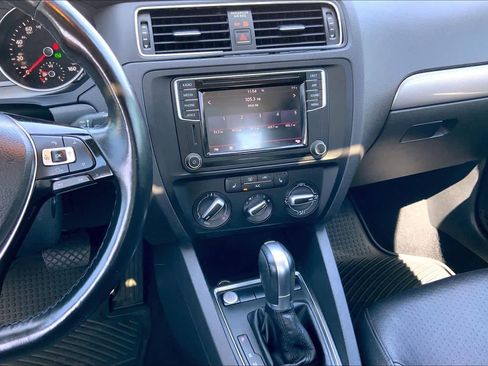 Used 2018 Volkswagen Jetta SE FWD image 7