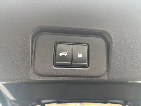 Used 2025 Nissan Rogue SV AWD/4WD image 23