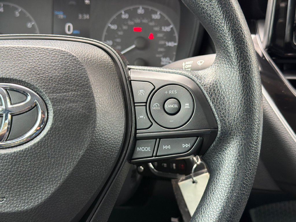 Used 2025 Toyota Corolla LE FWD image 30