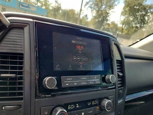 Used 2024 Nissan Titan SV w/ SV Convenience Package image 18