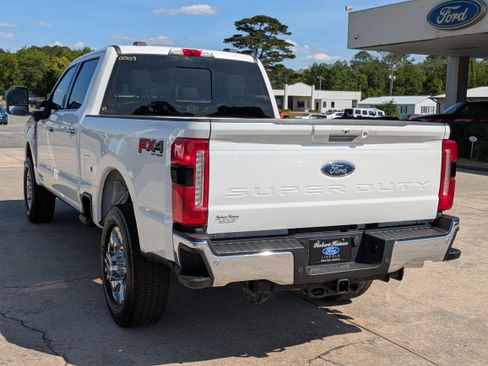 Used 2023 Ford F350 Lariat w/ Lariat Ultimate Package AWD/4WD image 9