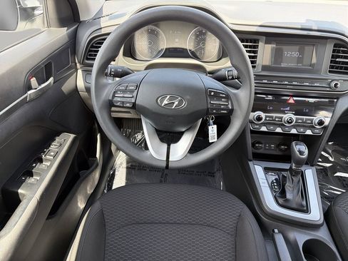 Used 2020 Hyundai Elantra SE w/ Cargo Package (C1) FWD image 13
