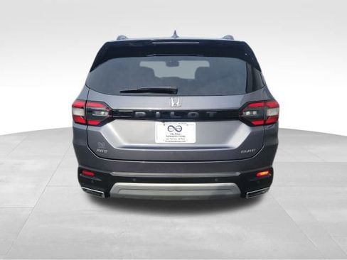 Used 2025 Honda Pilot Elite image 4