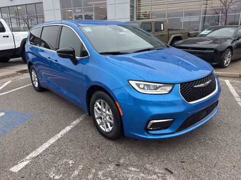 New 2026 Chrysler Pacifica Select image 7