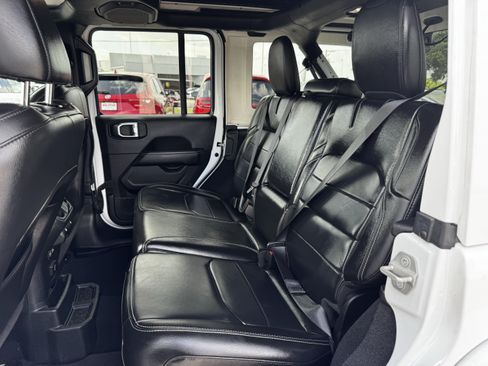 Used 2023 Jeep Wrangler Unlimited Sahara w/ Cold Weather Group AWD/4WD image 28