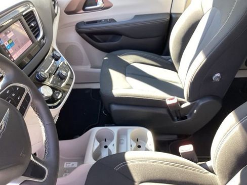 Used 2023 Chrysler Voyager LX FWD image 30
