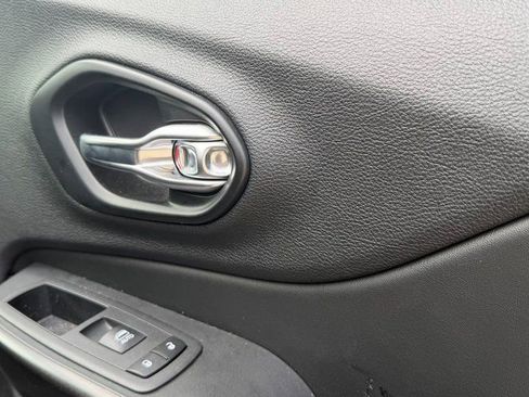 Used 2022 Jeep Cherokee Trailhawk image 21