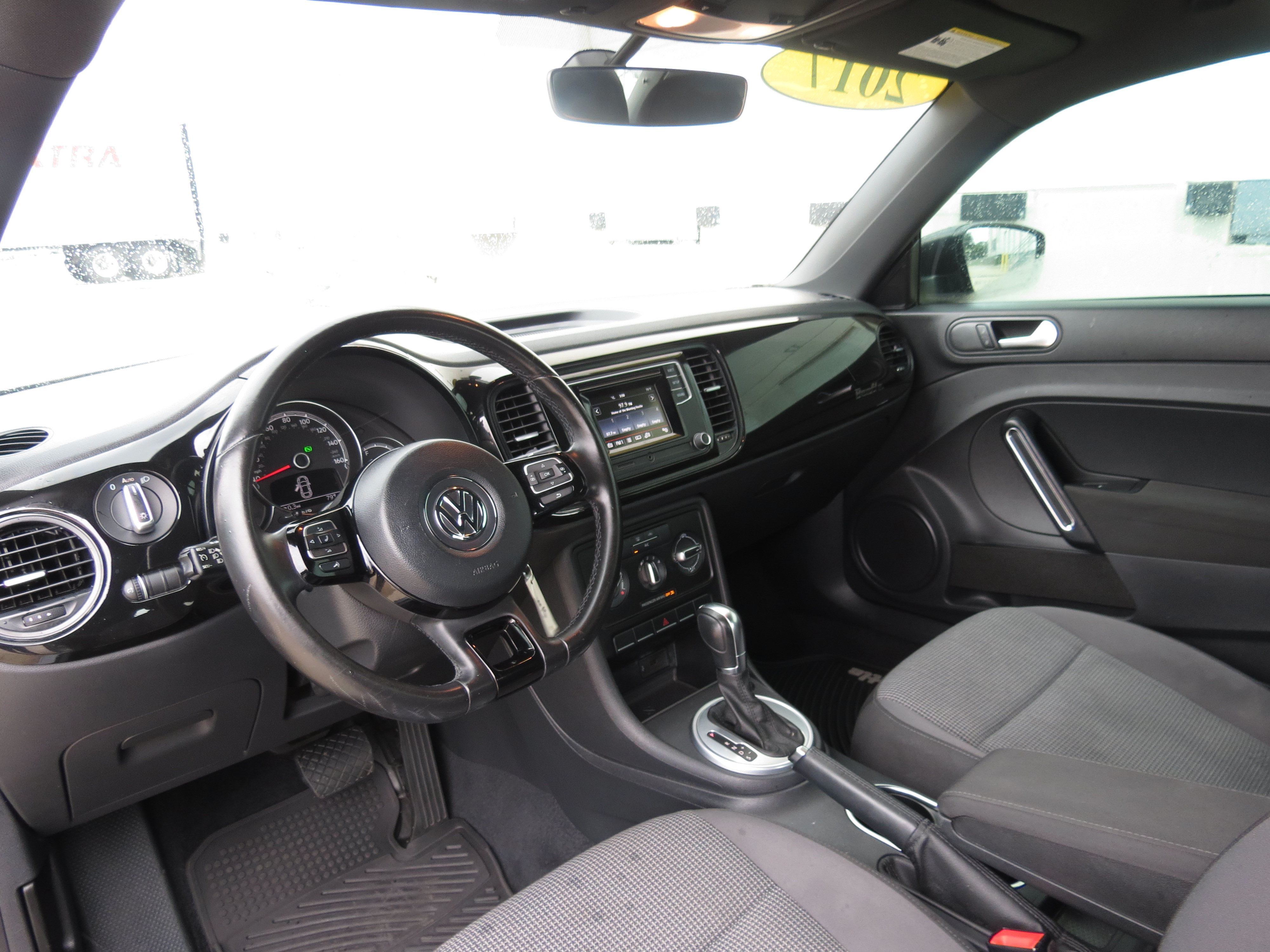 Used 2017 Volkswagen Beetle 1.8T S FWD image 23
