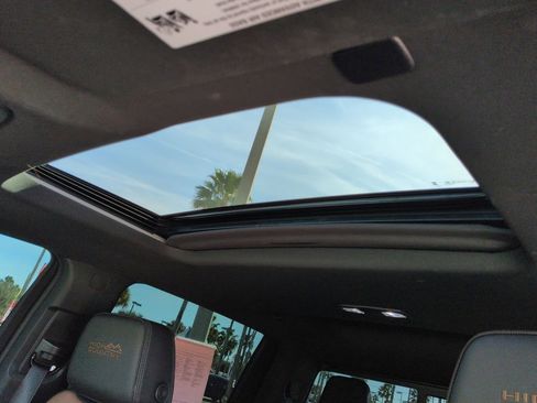 Used 2024 Chevrolet Silverado 2500 High Country w/ Technology Package image 19