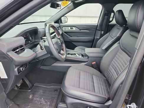 Used 2025 Ford Explorer ST-Line w/ ST-Line Street Pack image 11