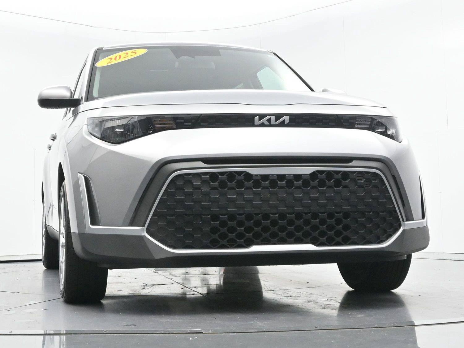 Used 2025 Kia Soul LX FWD image 41
