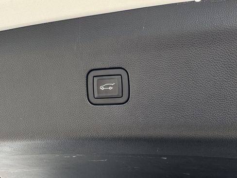 Used 2024 Buick Enclave Premium image 9