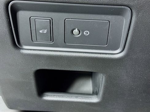 Used 2023 Land Rover Discovery S R-Dynamic image 13