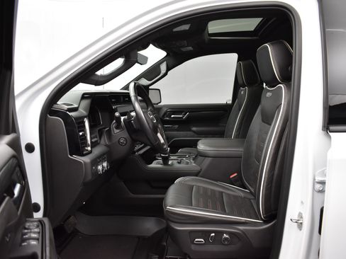 Used 2023 GMC Sierra 1500 AT4X image 8