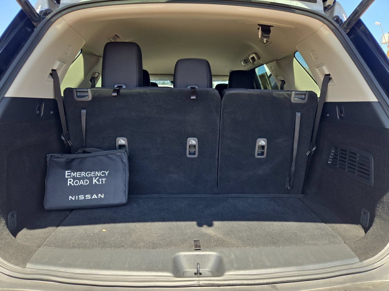 Certified 2025 Nissan Pathfinder SV FWD image 12