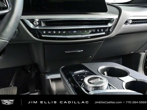 Used 2024 Cadillac Lyriq Luxury AWD/4WD image 15