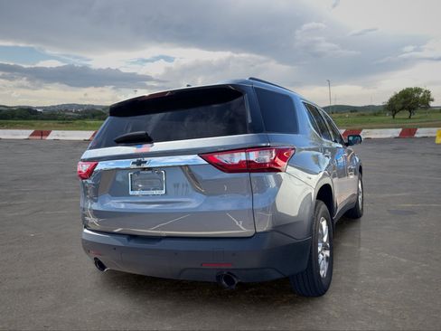 Used 2020 Chevrolet Traverse LT FWD image 3